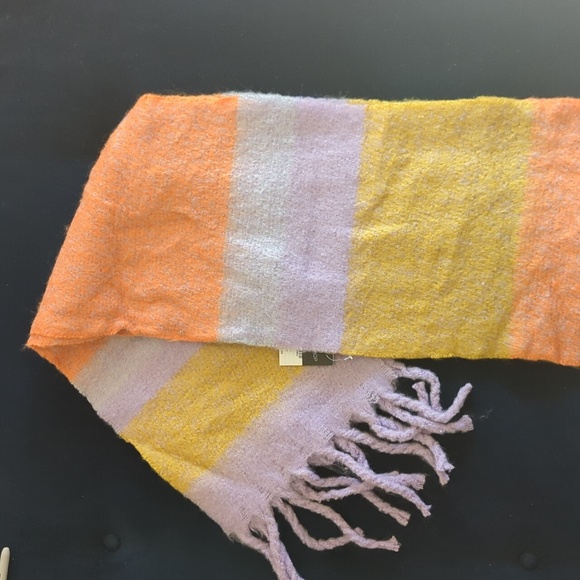 Super soft Colorblock Scarf - Picture 2 of 2